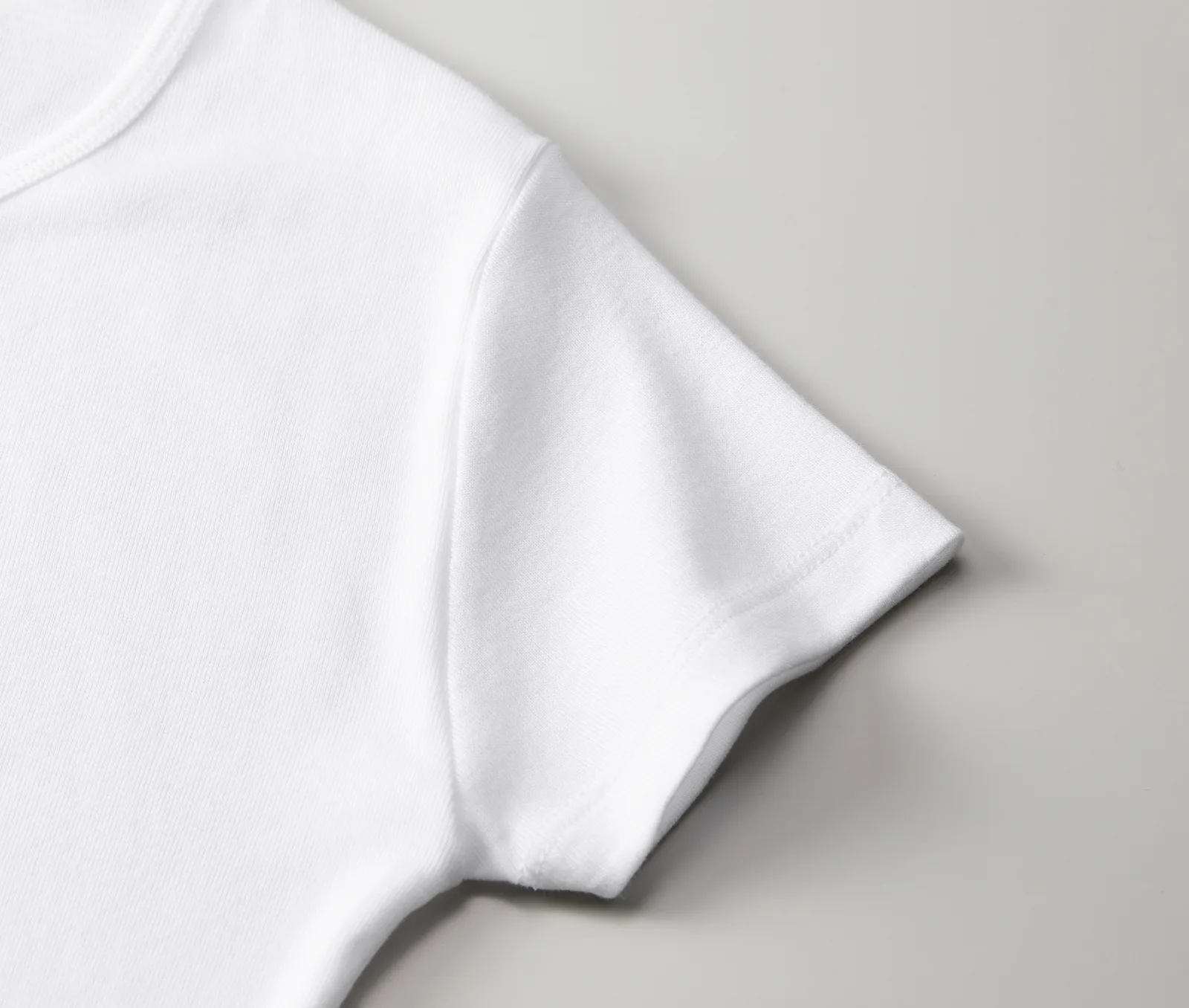 6.2オンス CVC フライス Tシャツ 袖口の2本針始末