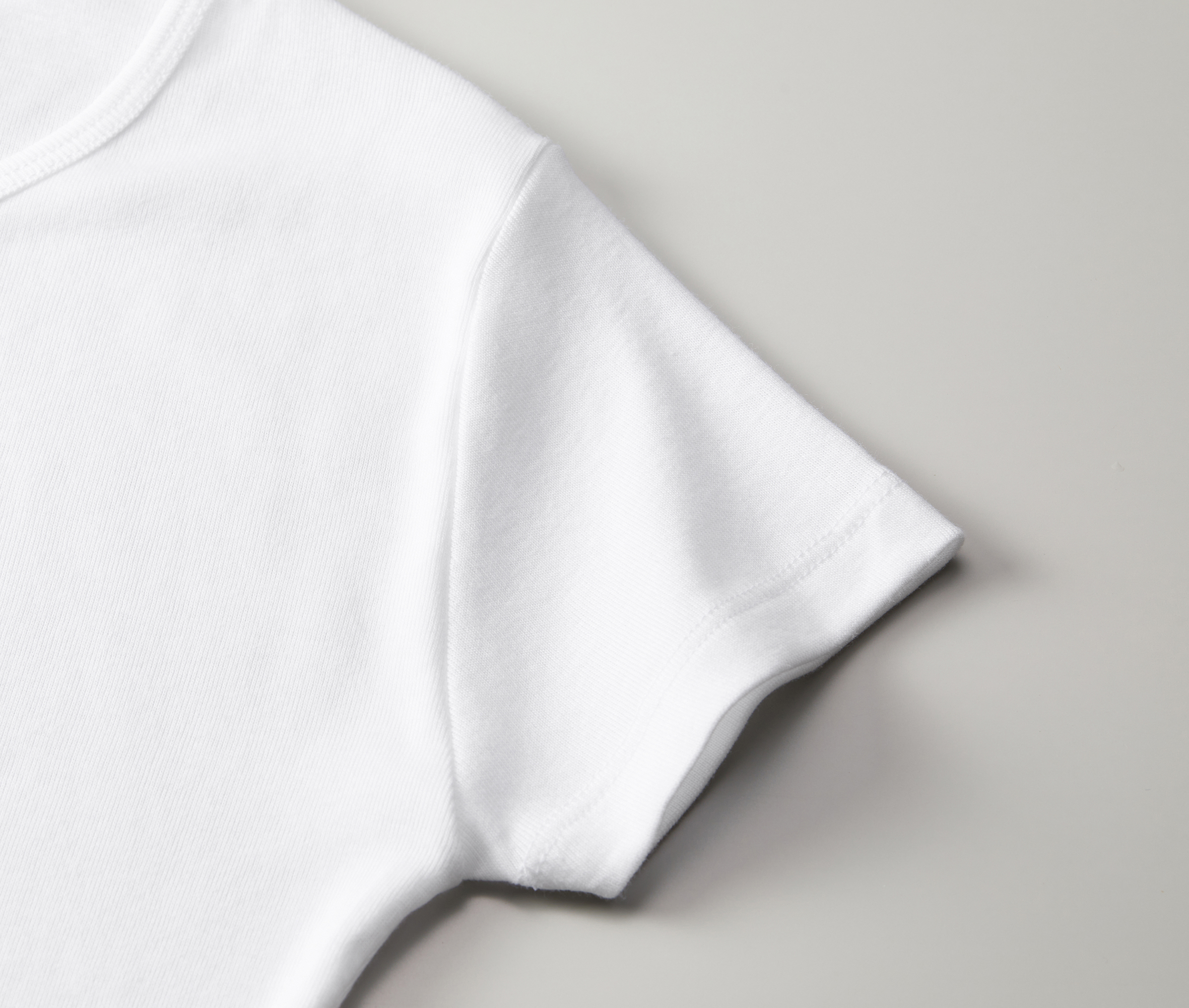 6.2オンス CVC フライス Tシャツ 袖口の縫製ディテール